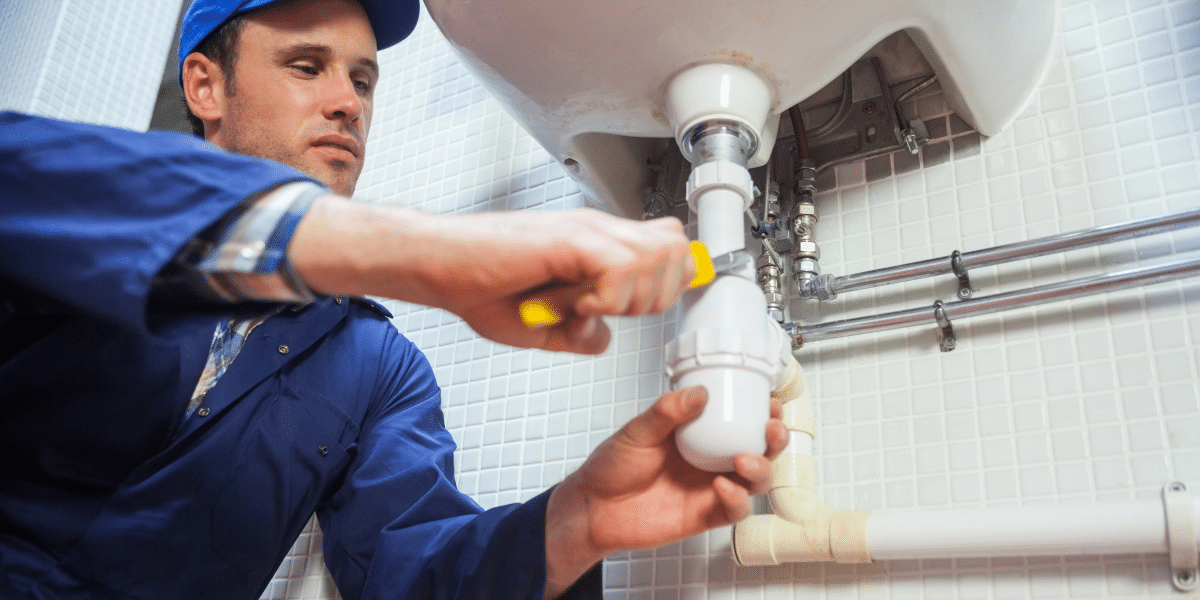 Unlock the secrets of plumbing in Spanish for flawless communication!