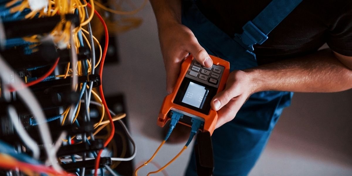 Portland Electricians Face Local Slowdown as U.S. Demand Rises