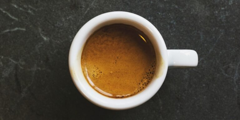 The Rise of Super Automatic Espresso Machines in Modern Cafés