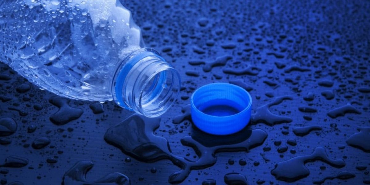 Bottled Water Contamination: the Invisible Threat of Nanoplastics