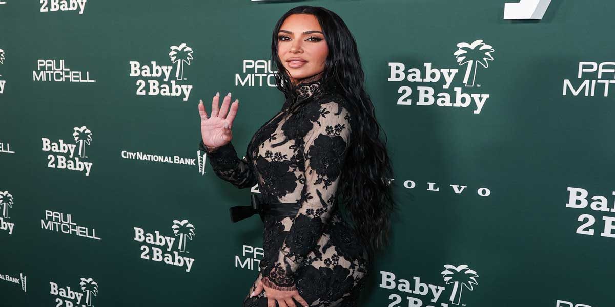 Image Commercially Licensed from https://depositphotos.com/editorial/kim-kardashian-wearing-balenciaga-fw23-rtw-arrives-2023-baby2baby-gala-686957684.html