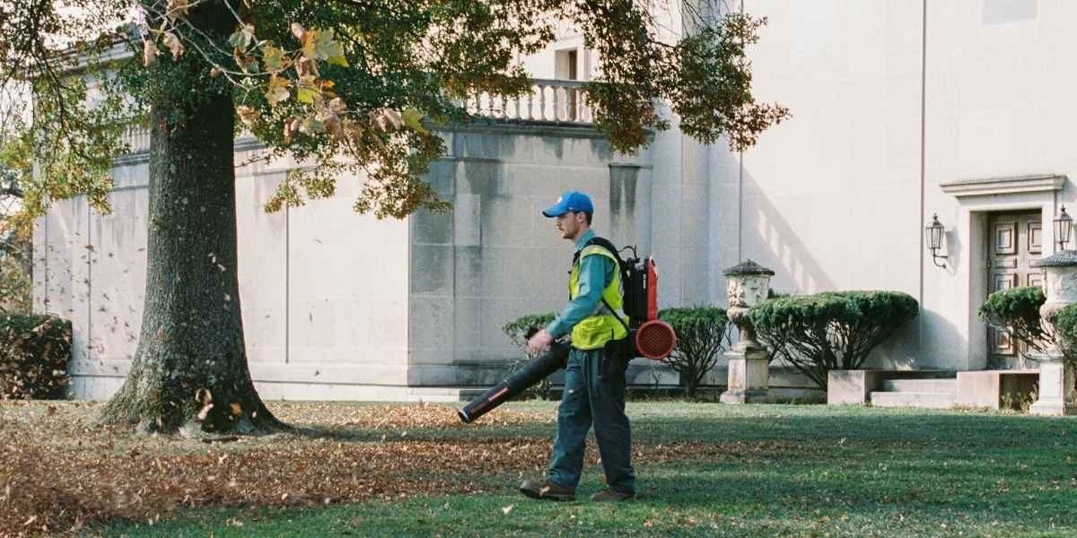 Gas Leaf Blower Ban in Portland Begins January 2026